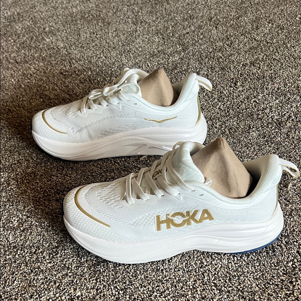Hoka White and Gold Athletic Sneakers Skyflow size 38 UK 6.5 men’s 7.5 women’s